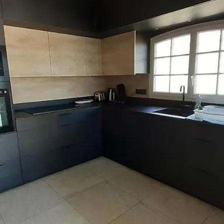 Villa 4 Chambres Vue Mer Et Piscine Dans Au Calme Sur Les Hauteur *